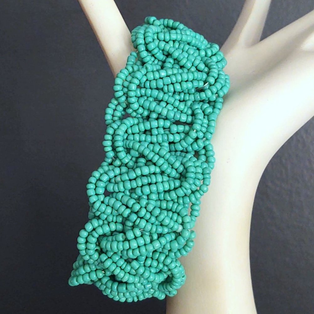 Green woven seed bread bracelet